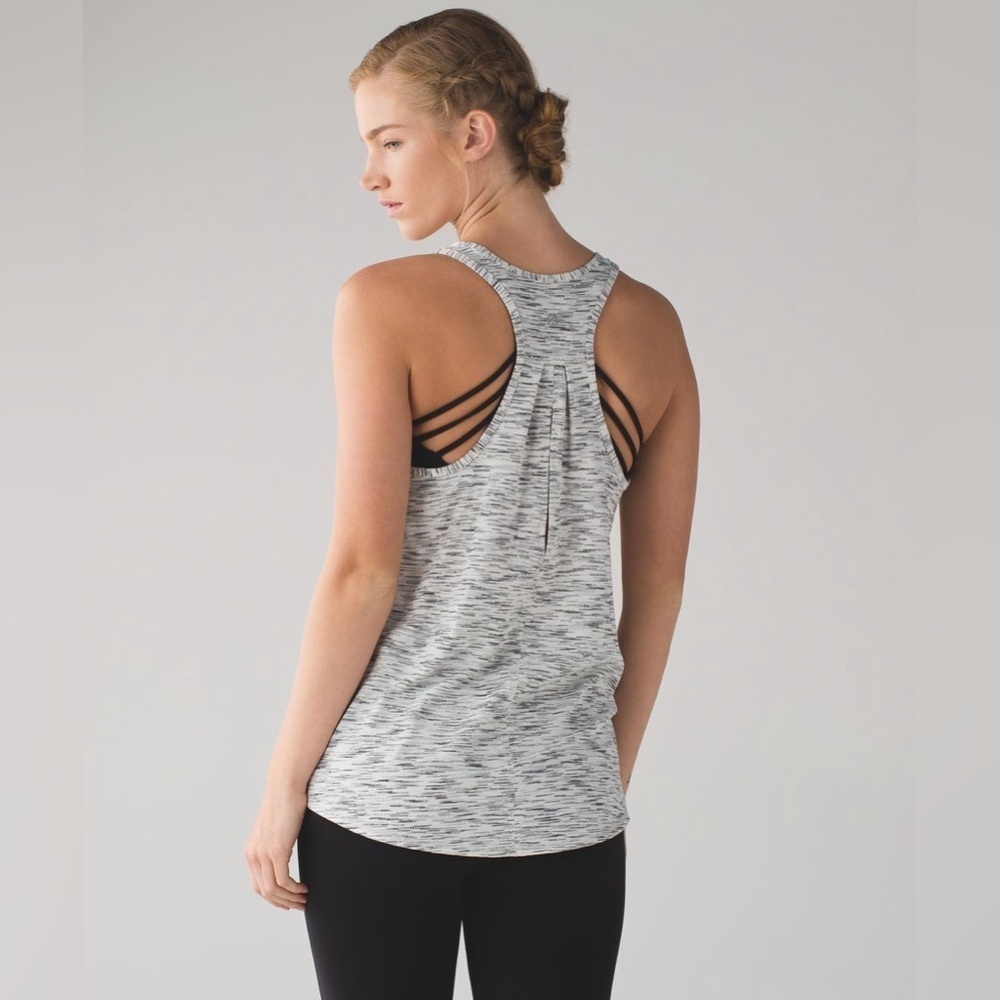 Lululemon Salute the Sun Singlet II
Tiger Space Dye Black White size 6